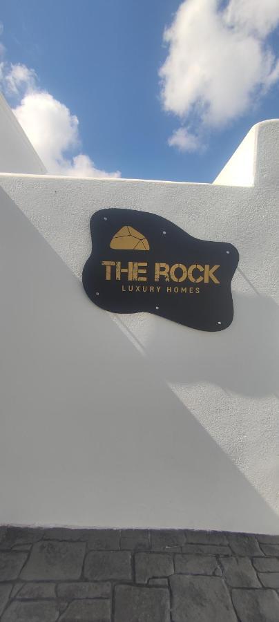 The Rock Luxury Homes メッサリア エクステリア 写真