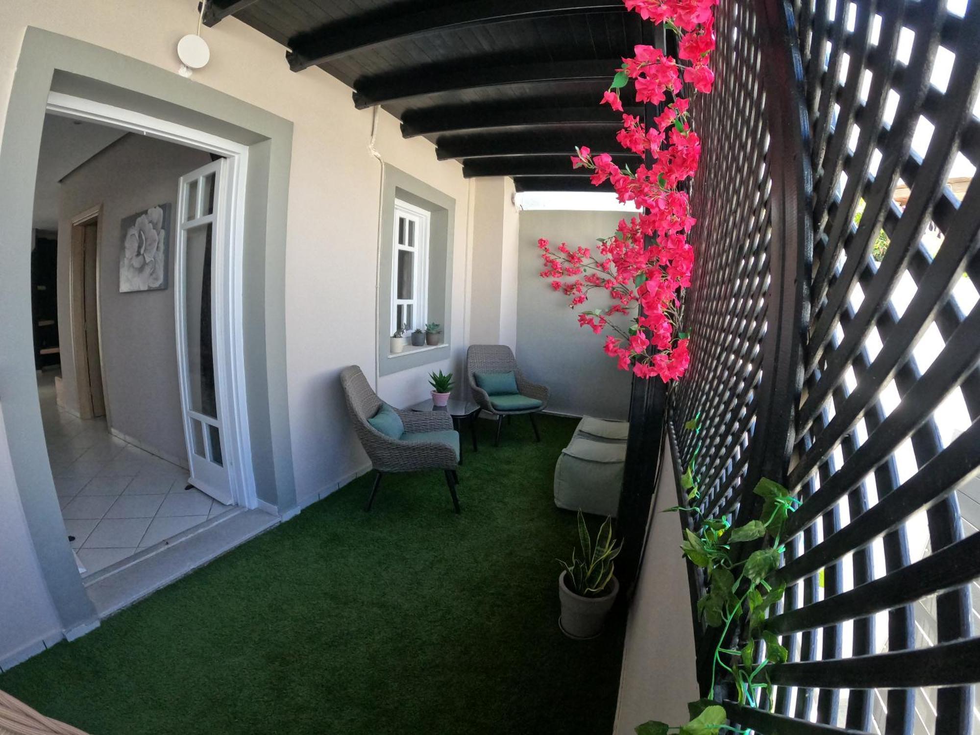 The Rock Luxury Homes メッサリア エクステリア 写真