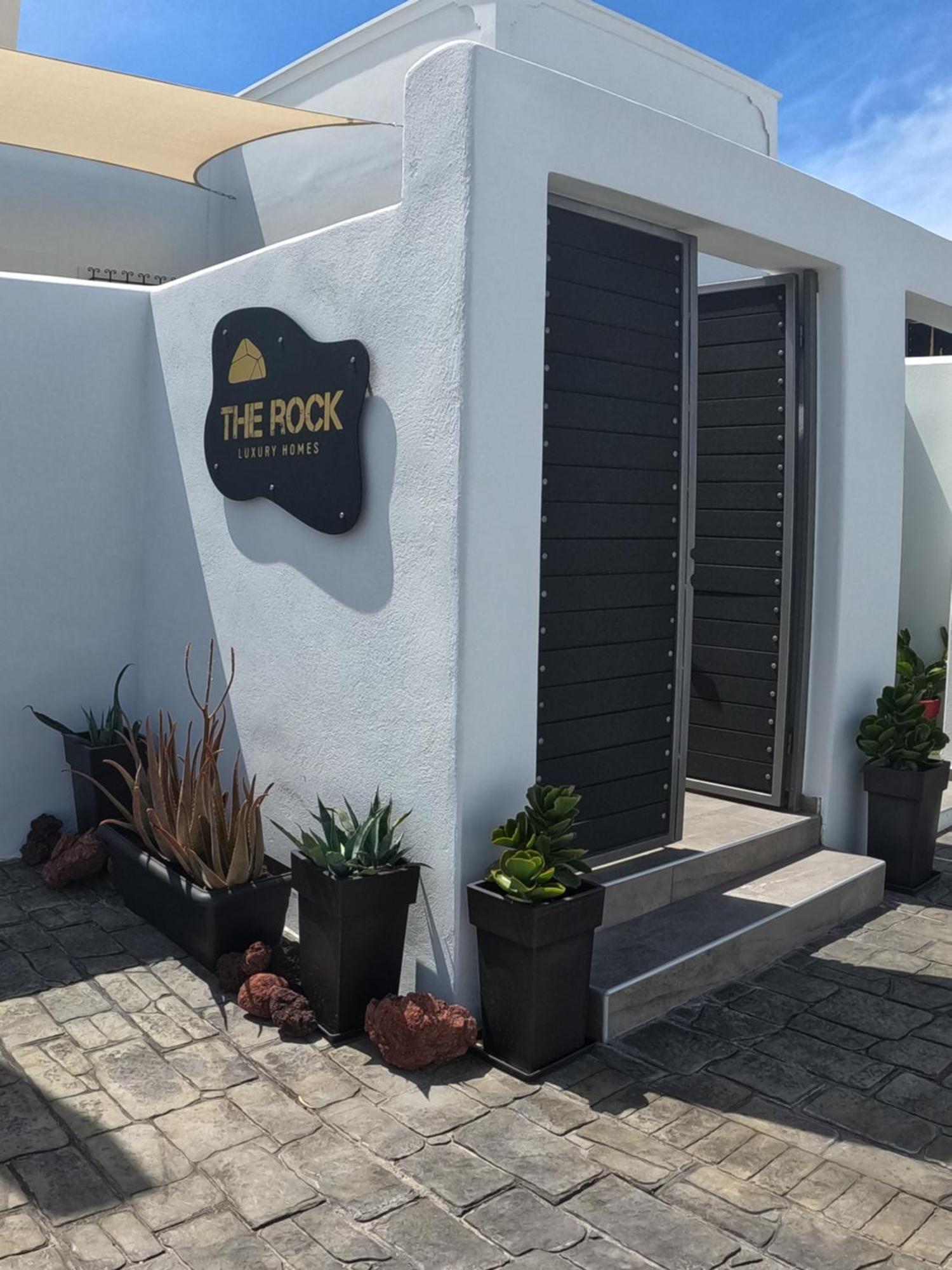 The Rock Luxury Homes メッサリア エクステリア 写真